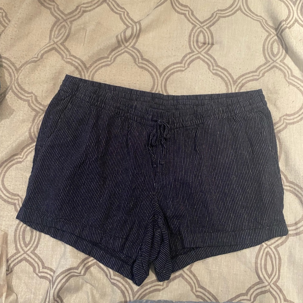 Plus size 2X navy and white pinstripe linen shorts